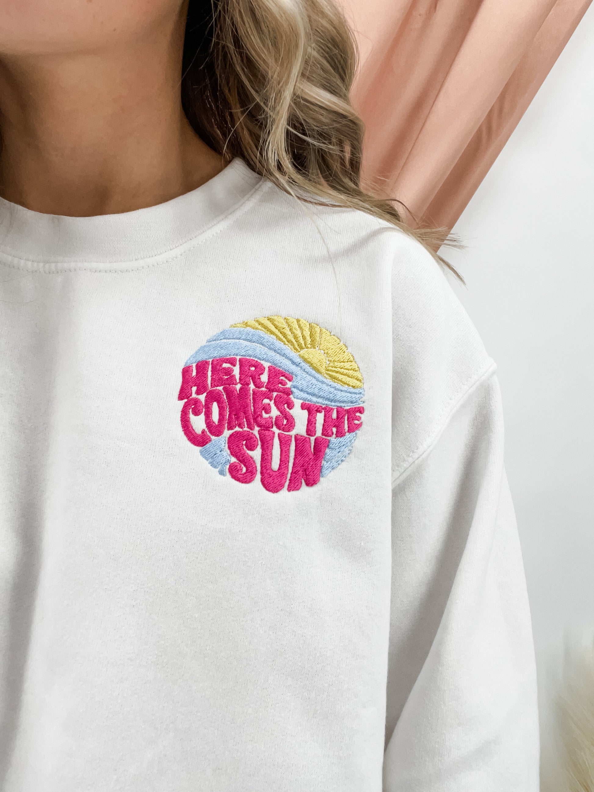 Here Comes the Sun Embroidered Crewneck Sweatshirt – White Willow